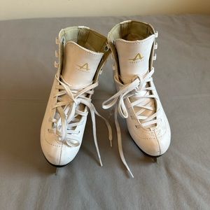 COPY - American youth ice skates, figure skates size 1 white
